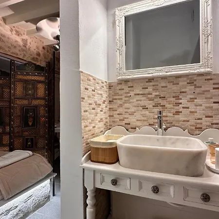 Vila H-aris Seafront Mansion