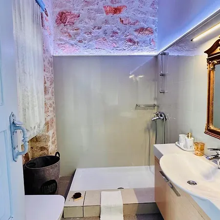 Vila H-aris Seafront Mansion *