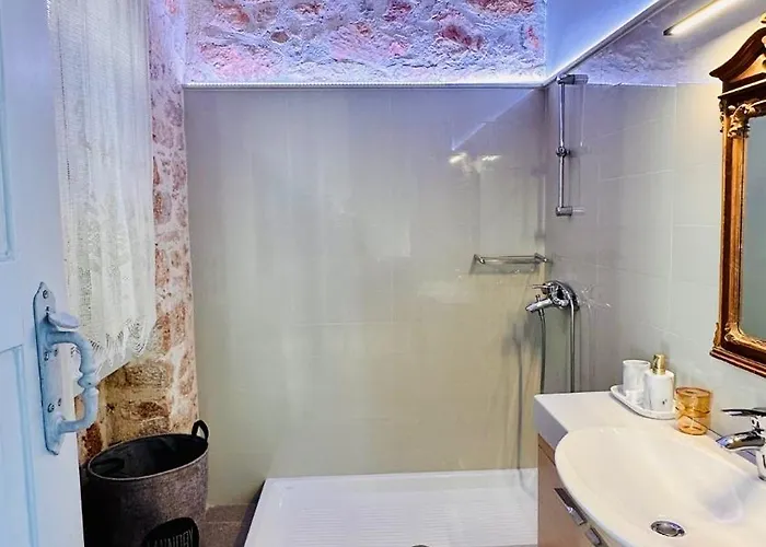 Villa H-aris Seafront Mansion *