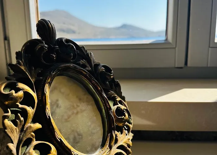 Villa H-aris Seafront Mansion Chalki Town